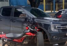 Colisão entre motocicleta e picape deixa uma vítima fatal